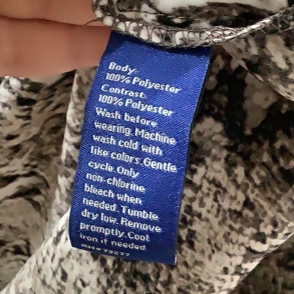 APT.9 NWT -Sz L - snake pattern flowy 2-way blouse - Picture 4 of 4